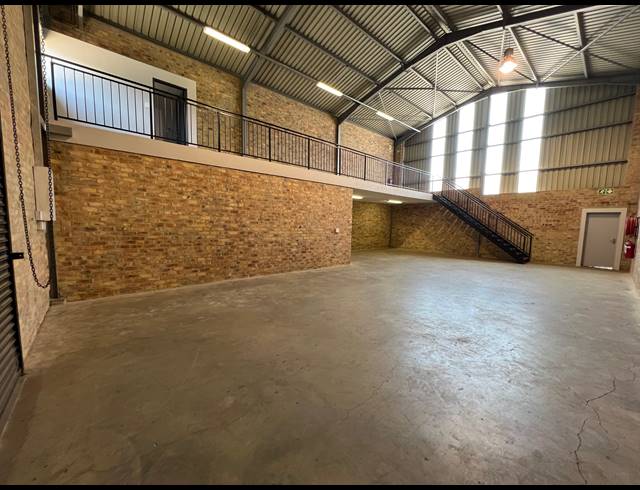 188M² WAREHOUSE TO LET IN LASER PARK